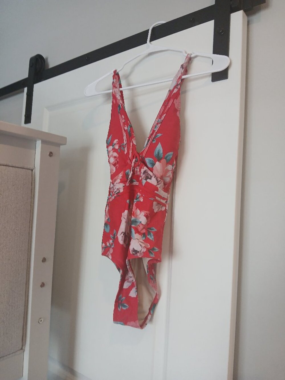 GREAT WOMEN'S RED FLORAL CROSSBACK PADDED ONE PIECE SWIMSUIT!!!